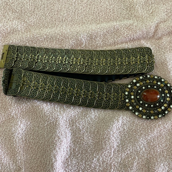 Metal chain link style belt with hook closure and round beaded buckle. Stretch. - Picture 7 of 8